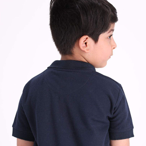 เสื้อโปโลแขนสั้นสำหรับเด็กสีดำสำหรับฤดูร้อน220 GSM ผ้าคอตตอนคอมบ์ปักโลโก้100% ตามสั่ง - Product Image 6