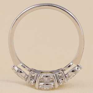 Anillo de Compromiso con Diamante Cultivado en Laboratorio Redondo en Plata de Ley/Platino/Oro Claridad VS1 Color F/EF - Product Image 6