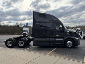 Camión semirremolque de alta potencia Macks PIONEER 64T con cabina elevada de 76 pulgadas - Camión usado en venta - Product Image 2