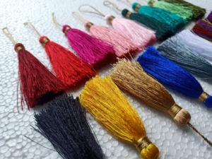 Borla multicolor hecha a medida con hilo de oro IDEA para proyectos de arte y artesanía adecuada para usar en bolsas - Product Image 4