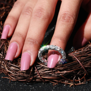 Anillo de Eternidad Completo con Diamantes Redondos de 4.00 CT, Chapado en Oro Blanco de 14 Quilates y Rodio, Venta Directa de Fábrica - Product Image 1