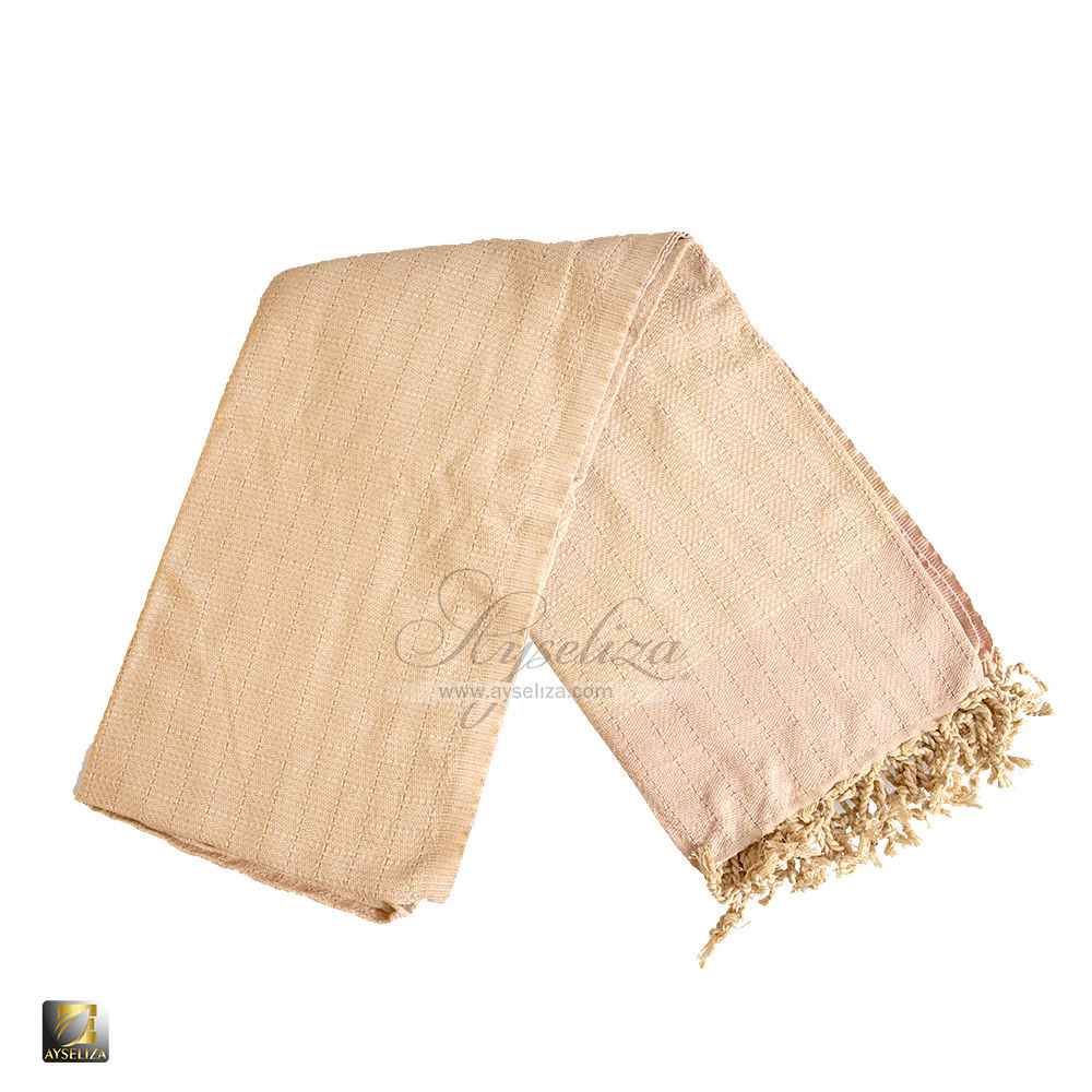 ครีมและสีชมพูอ่อน