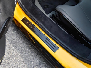 แผ่นกันรอยขอบประตูคาร์บอนไฟเบอร์แห้งคุณภาพสูงสำหรับ Ferrari 296  811468  811482 - Product Image 4