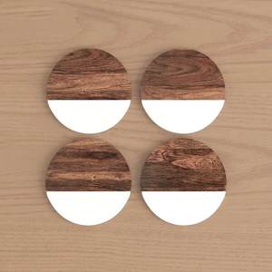 ที่รองแก้วไม้วอลนัททำด้วยมือสีขาวและสีธรรมชาติสำหรับวางบนโต๊ะ - Product Image 4