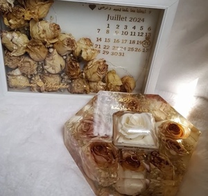 Tarjeta de boda de resina floral 2025 personalizada y marco único estilo de amor de Navidad regalo hecho a mano con incrustaciones florales - Product Image 2