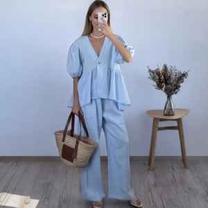 Conjunto de Dos Piezas Azul Vintage de Algodón Sólido Ecológico y Transpirable con Top de Manga Abullonada con Puños de Botones y Pantalones Anchos, Hecho en India - Product Image 1