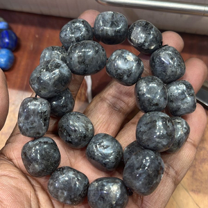สร้อยข้อมือ Larvikite ประดับด้วยลูกปัดอัญมณีธรรมชาติสร้อยข้อมือคริสตัลแท้แบบยืดได้สำหรับตกแต่งบ้าน - Product Image 2