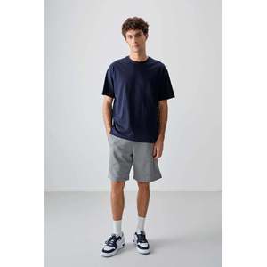 เสื้อยืดคอกลมโอเวอร์ไซส์ Tommylife Wholesale รุ่น 88353 สีกรมท่า - สี STONE สำหรับผู้ชาย - Product Image 3