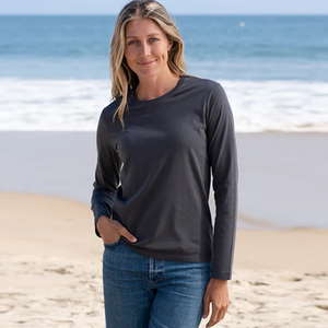 T-shirt à manches longues pour femme, gris foncé, col rond, 100% coton biologique de luxe, pré-rétréci, certifié GOTS, coupe classique, doux et premium - Product Image 5