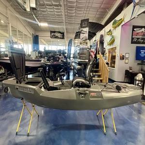 LIVRAISON GRATUITE NOUVEAU 2025 Kayak de pêche Bonafide PWR 129 + Remorque Gratuite - Product Image 1