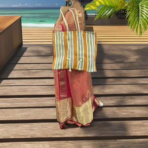 Sac cosmétique de plage recyclé Handloom personnalisé écologique Sac à provisions en plastique tissé à rayures à la mode avec poignées en corde de coton - Product Image 1