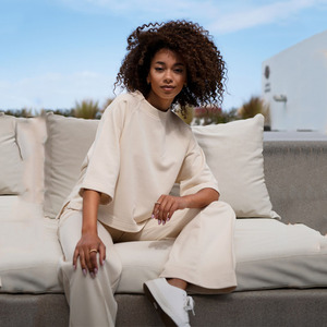 Venta al por mayor de ropa de mujer personalizada de dos piezas pantalones conjunto de manga corta informal y pantalones de pierna ancha conjuntos a juego para las mujeres de verano de terciopelo - Product Image 6