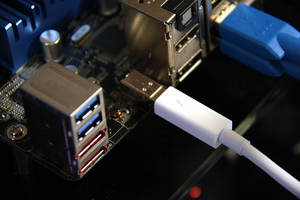 ช่องเสียบธันเดอร์โบลต์ - Product Image 2