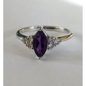 Anillo de plata 925 con amatista marquesa, chapado en rodio, con incrustaciones de piedras preciosas. - Product Image 1