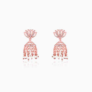 Boucles d'oreilles perle élégante Padma Jhumka en or rose - Product Image 3