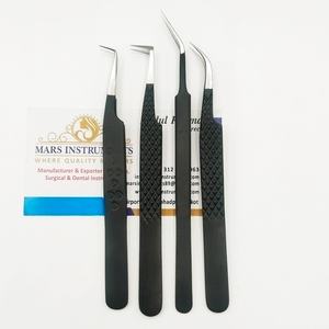 Pince à épiler noire mate en acier inoxydable courbée pour extensions de cils, avec grip diamanté - Product Image 2