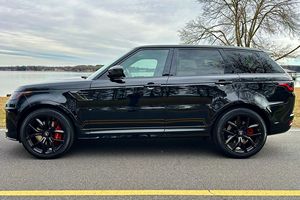 Range Rover Sport SVR 2020 Usado en Excelentes Condiciones, 16,100 Millas, Motor V8 Supercargado de 575 hp, Tracción en las Cuatro Ruedas, Equipamiento de Alta Gama - Product Image 3