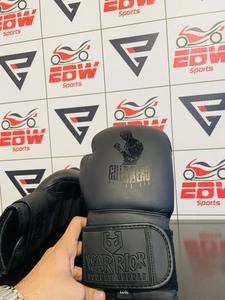 Gants de boxe professionnels en cuir de vachette noir mat durable et élégant pour l'entraînement et l'équipement d'arts martiaux de combat - Product Image 2