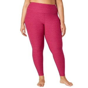 Pantalon pour femme au design moderne et élégant, conçu pour une mouvementabilité flexible, avec une forme épurée et un style raffiné pour le quotidien. - Product Image 3