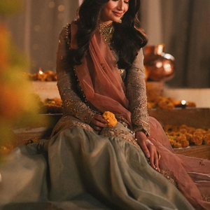 Robes Designs Fashion 2025 Ensemble Sharara de haute qualité sur mesure au Pakistan Ensemble Sharara Gharara prêt à l'emploi - Product Image 3