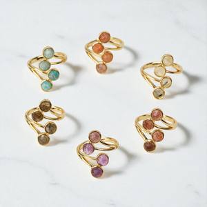 Vente en gros Bague ajustable en pierre de soleil ronde Plaqué or 14K Bague pour femme faite à la main avec pierre de 6mm - Product Image 2