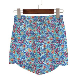 Shorts enveloppants pour femmes, multicolores, respirants, design personnalisé, style streetwear, impression intégrale, plusieurs couleurs, en vente - Product Image 1