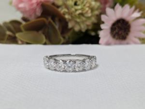 แหวนแต่งงานแบบคลาสสิกครึ่งวงประดับเพชรทรงรี 3.50 กะรัต ผลิตในห้องปฏิบัติการ สำหรับผู้หญิง วงทองคำขาว/เหลือง 10K/14K ของขวัญวันวาเลนไทน์ - Product Image 4