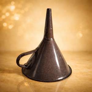 Embudo con Acabado de Cobre y Asa para una Transferencia de Líquidos sin Derrames, Diseño Duradero, Ideal para Cocina, Bar y Uso Doméstico - Product Image 3