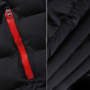 Oem Veste matelassée personnalisée Veste matelassée coupe-vent d'hiver pour homme Veste matelassée épaisse et chaude en cuir avec fourrure et col à capuche brillant - Product Image 4