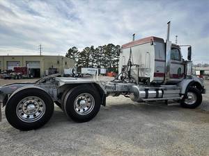 Camión Tractor Diésel de Alta Potencia 6x4 con Cabina Dormitorio para Transporte Continuo de Larga Distancia - Product Image 2