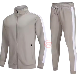 Traje de gimnasio de chándal de camisa corta de alta calidad disponible con su logotipo personalizado e impresión personalizada - Product Image 1