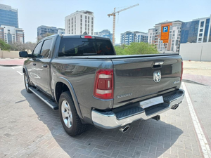 Dodge Ram 1500 Laramie 2022 GCC, Vehículo Usado, Tracción en las Cuatro Ruedas, Asientos de Cuero, Neumáticos R16, Control de Crucero Adaptativo, Volante a la Izquierda - Product Image 3