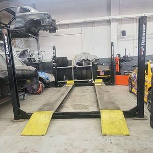 Pont élévateur hydraulique à quatre poteaux de qualité supérieure, capacité de levage de 4000 kg pour camions et voitures, à vendre - Product Image 1