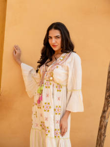 Vestido Largo Bohemio Blanco Floral de Algodón Bordado con Borlas para Verano, Ropa de Vacaciones, Atuendo Bohemio Blanco Floral - Product Image 4