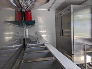 Remolque de Comida Equipado de 24 pies para Pizza y Alitas de Pollo en Venta - Product Image 4