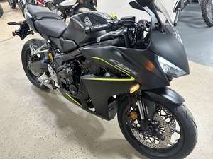 Motos CBR650R 2026 à Embrayage Électronique Entièrement Disponibles et en Stock - Product Image 2