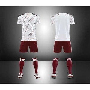 Uniforme de football en polyester de haute qualité pour l'entraînement, ensemble de vêtements de sport pour enfants et hommes, ensemble de shorts de football personnalisés en gros - Product Image 1