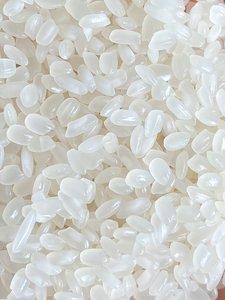 Calrose vietnamienne polie à l'huile de qualité supérieure, riz blanc à grain moyen, sac en PE de 5kg, séché de style court et cassé, non basmati ANNA DO Riz OEM - Product Image 5