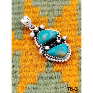 Pendentif Santa Maria fait main du sud-ouest avec turquoise de buffle blanc et argent sterling serti en clos - Product Image 3