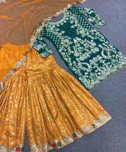 ค้นหาเสื้อผ้าผู้หญิงไซส์ใหญ่ที่สมบูรณ์แบบ รวมถึงเดรสและเสื้อท็อปที่ออกแบบมาเพื่อการพอดีที่น่าอายใจ - Product Image 4