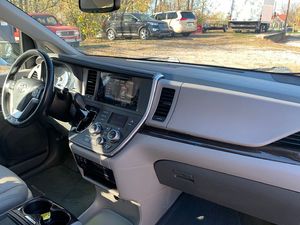 ใช้เครื่องยนต์ V-6 ขนาด 3.5 ลิตร พวงมาลัยซ้าย - Product Image 2