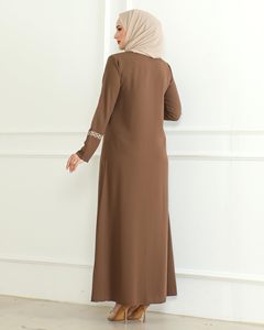 Abaya décontractée pour femmes de marque avec motif uni et broderie, confortable avec décoration boutonnée, de haute qualité - Product Image 6