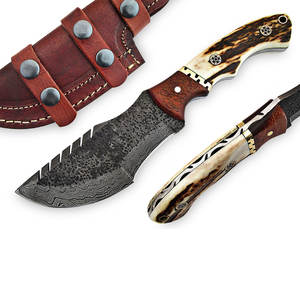 Cuchillo de Supervivencia de Acero de Damasco Premium, Cuchillo de Campamento para Actividades al Aire Libre, Hecho a Mano con Mango de Madera - Product Image 3