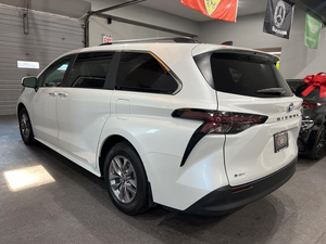 Toyota Sienna XLE 2024 d'occasion, 7 places, hybride, traction avant, automatique, sièges en cuir, démarrage à distance, Bluetooth, régulateur de vitesse adaptatif, jantes en alliage léger - Product Image 4