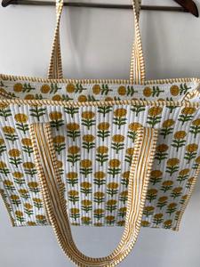 Sac fourre-tout en coton imprimé à la main, écologique, léger, pour voyage, motif floral blanc, fermeture éclair, sac de tous les jours - Product Image 4