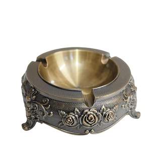 Cendrier décoratif en laiton avec motif gravé, cendrier en laiton pour usage intérieur et extérieur, cendrier de luxe en laiton pour table - Product Image 4