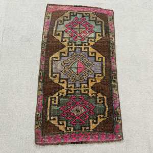 Vintage Small Rug 1.4x2.8 ft, <b>Brown</b> Pink Bordered Rug <b>Wool</b> - Product Image 1