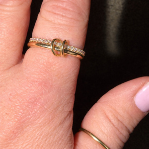 Anillo de boda de eternidad de oro macizo de 14K personalizado con 2 anillos entrelazados, anillo giratorio con conector de diamante bicolor y diamante cultivado en laboratorio - Product Image 5