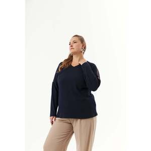 Blusa de Punto Azul Marino con Cuello en V para Mujer Talla Grande RMG, con Detalle de Pedrería y Acento de Tul en Hombros y Espalda - Product Image 1