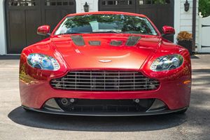 Excellent état, Aston Martin V12 Vantage d'occasion de 2011 - Product Image 2